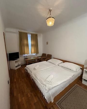 杰尔Corvin Panzio住宿加早餐旅馆 外观 照片
